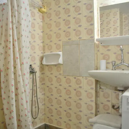 Sunny House 24 *